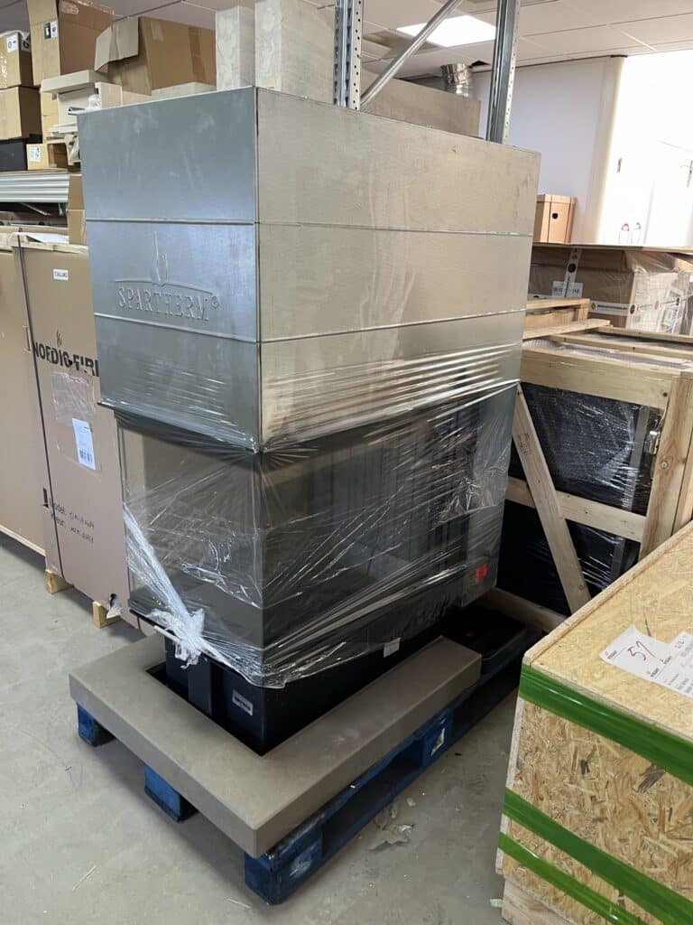 Spartherm Arte U70h-4S – Zwart Chamotte – Inclusief Natuurstenen Plateau (Outlet)