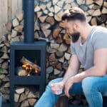 Esschert Terraskachel met houtopslag zwart