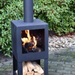 Esschert Terraskachel met houtopslag zwart