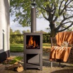 Esschert Terraskachel met houtopslag zwart